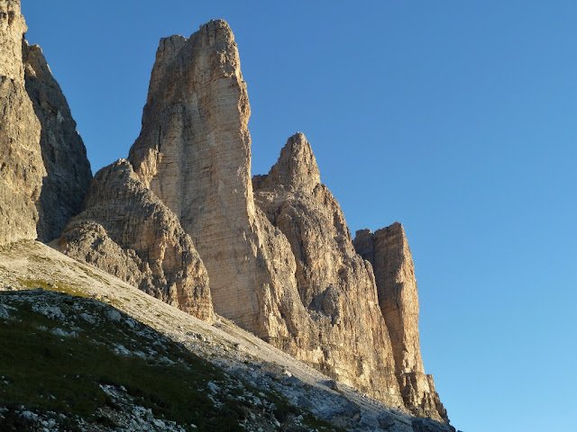 L'escalade vertigineuse sur les parois jaunes et surplombantes des Dolomites, le terrain de jeu favori de Georges Livanos.