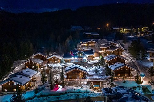 Le charmant village traditionnel de Livigno, ses chalets de bois sous la neige et son ambiance chaleureuse typiquement lombarde.
