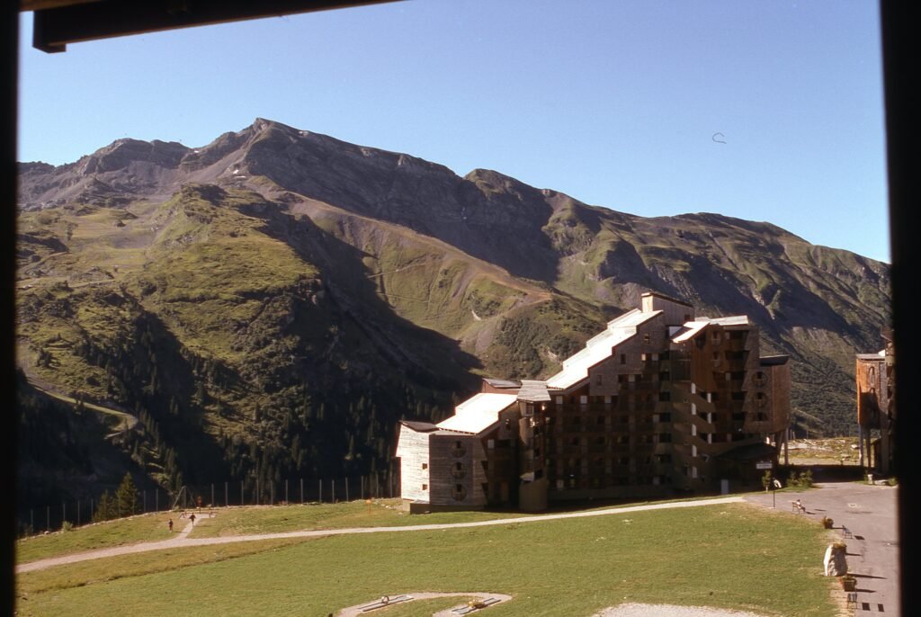 Place centrale d'Avoriaz, station piétonne sans voitures