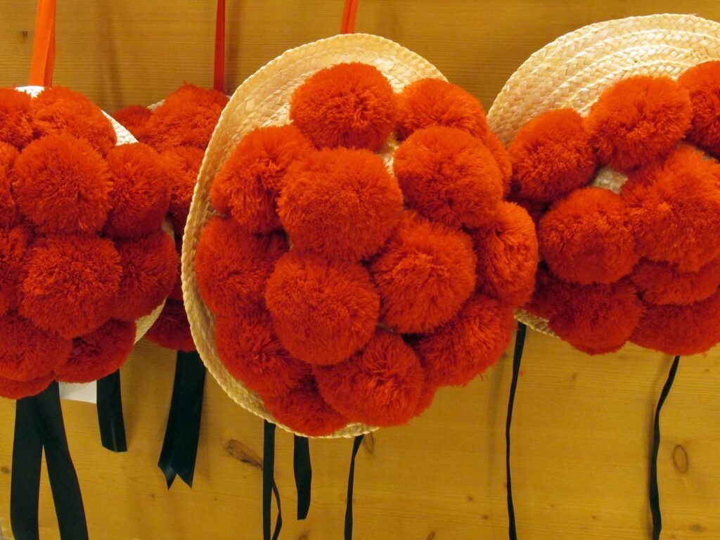 Bollenhut, chapeau traditionnel à pompons de la Forêt-Noire