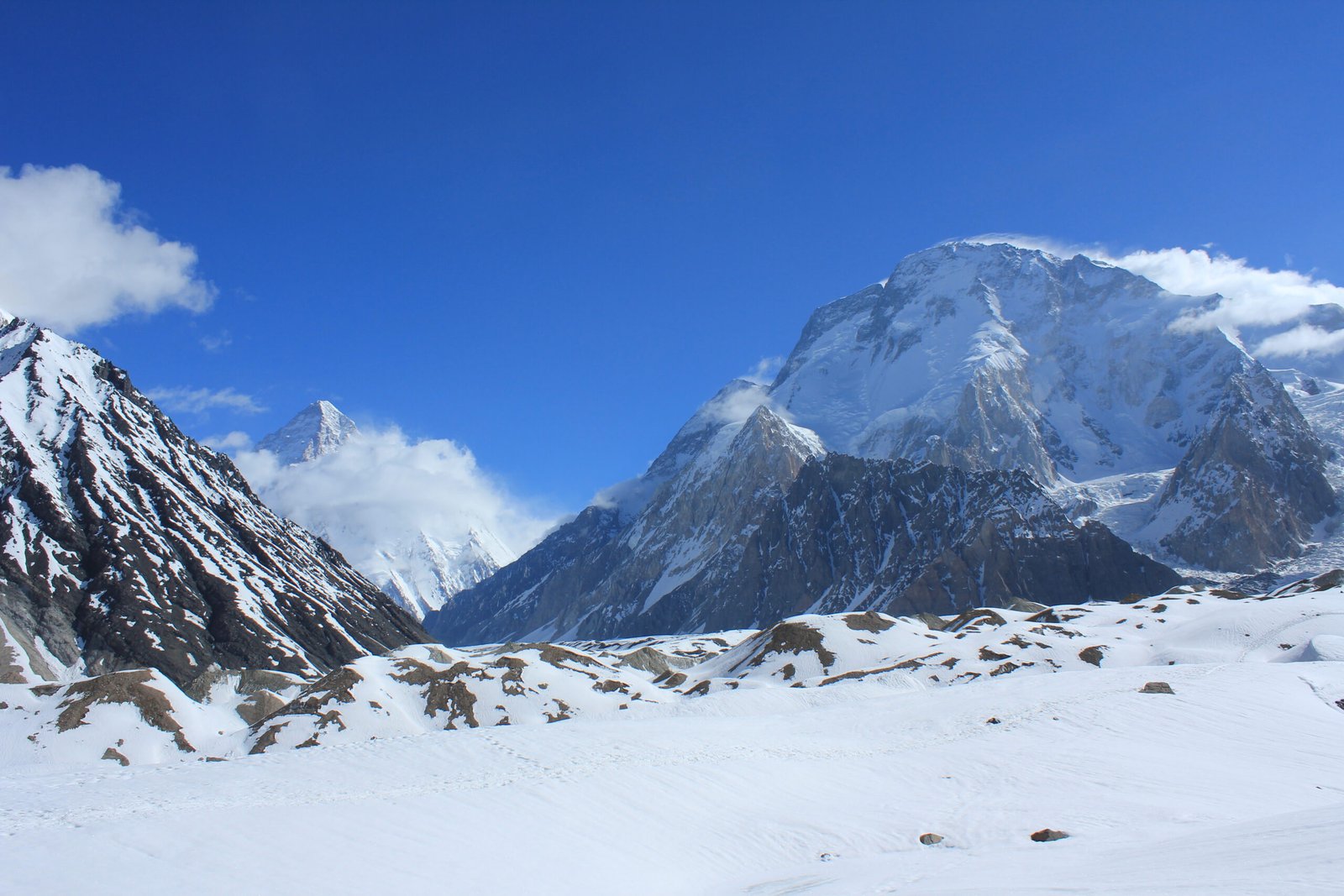 Le Broad Peak et le K2 vus depuis le Karakoram