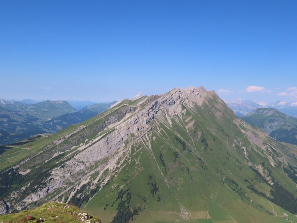 Crêtes de la chaîne des Aravis vues depuis la Pointe de Merdassier