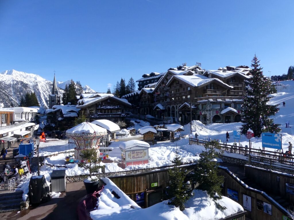 Vue générale de Courchevel 1850 en hiver