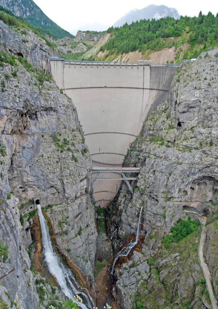 Vue générale du barrage du Vajont