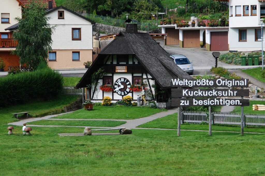 Horloge à coucou traditionnelle de Schonach, Forêt-Noire