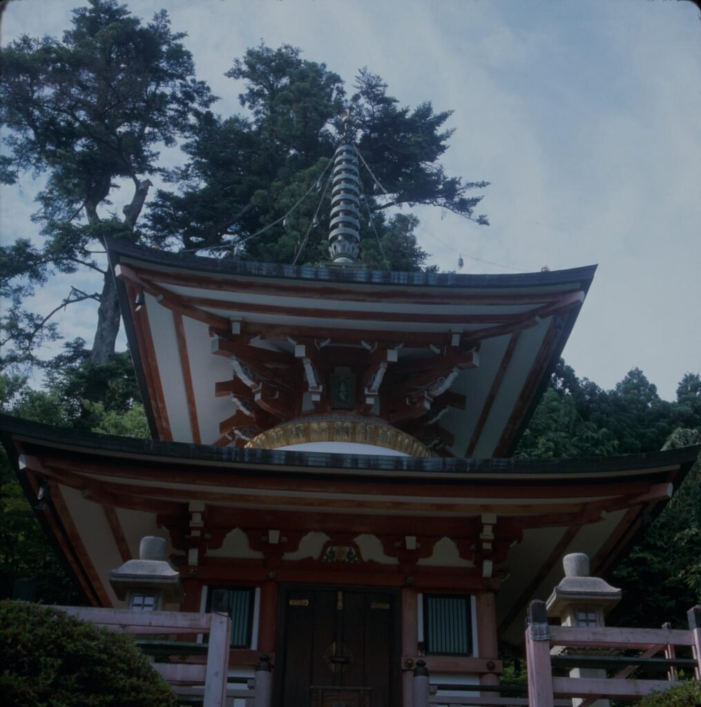 Le temple Kurama-dera sur le mont Kurama au Japon