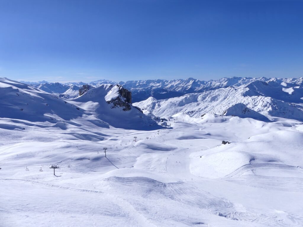 Domaine skiable de La Plagne enneigé, hiver 2024