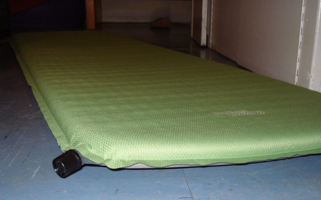 Matelas autogonflant de randonnée déroulé