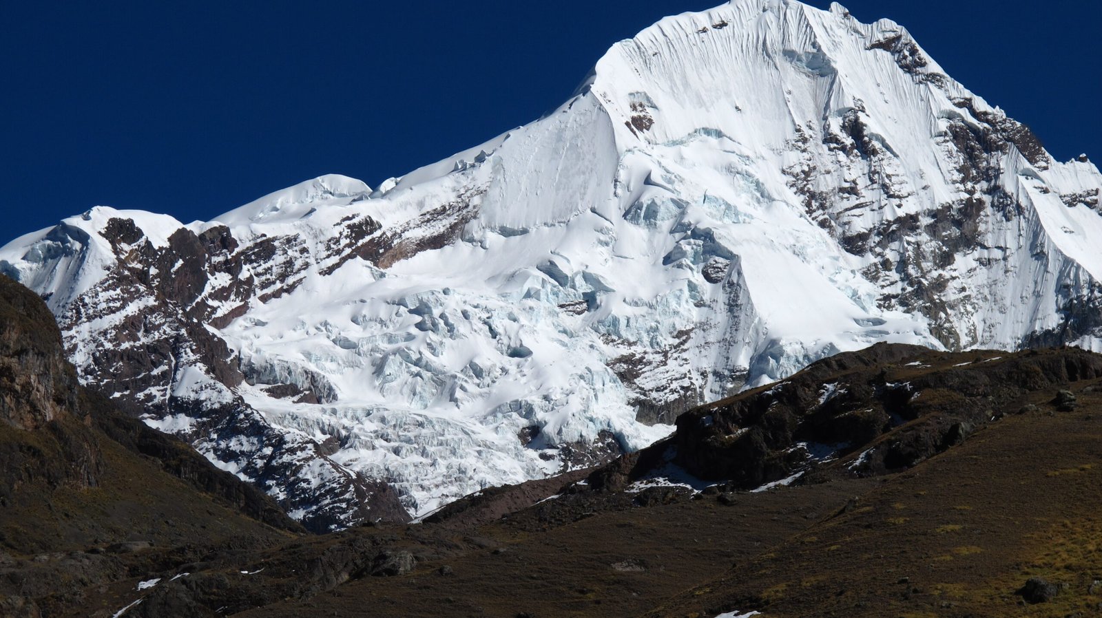 Le Nevado Ausangate, l'un des Apus les plus vénérés de la région de Cusco, Pérou