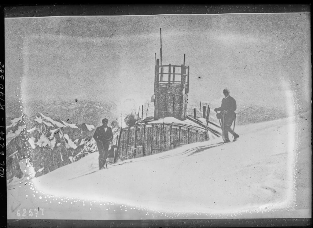 L'observatoire Janssen au sommet du Mont-Blanc, entre 1890 et 1920