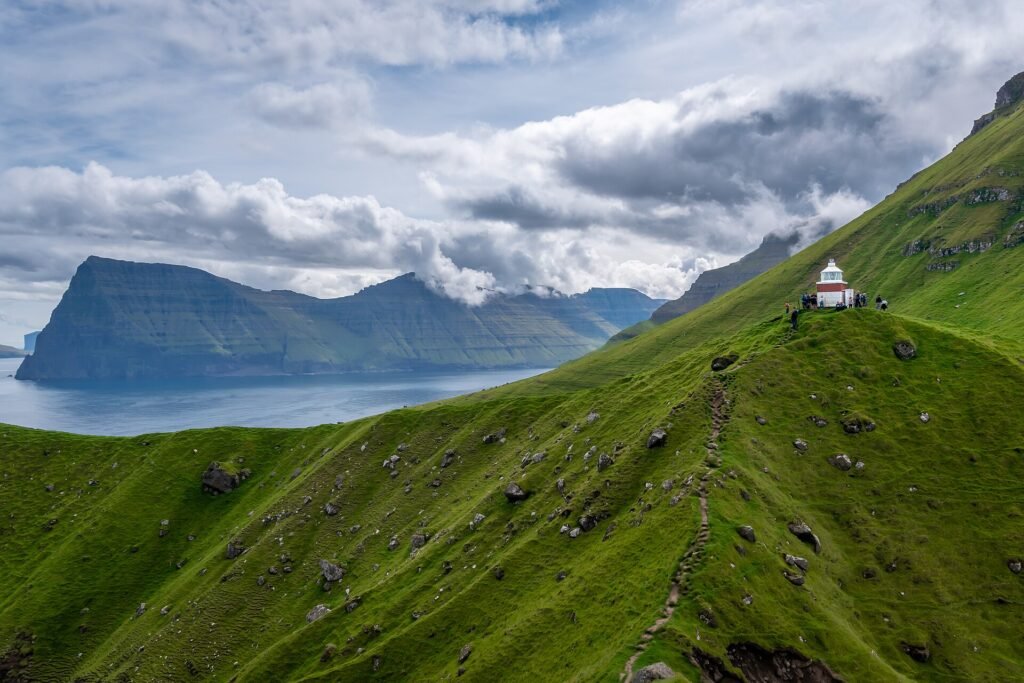 Le phare de Kallur sur l'île de Kalsoy, îles Féroé