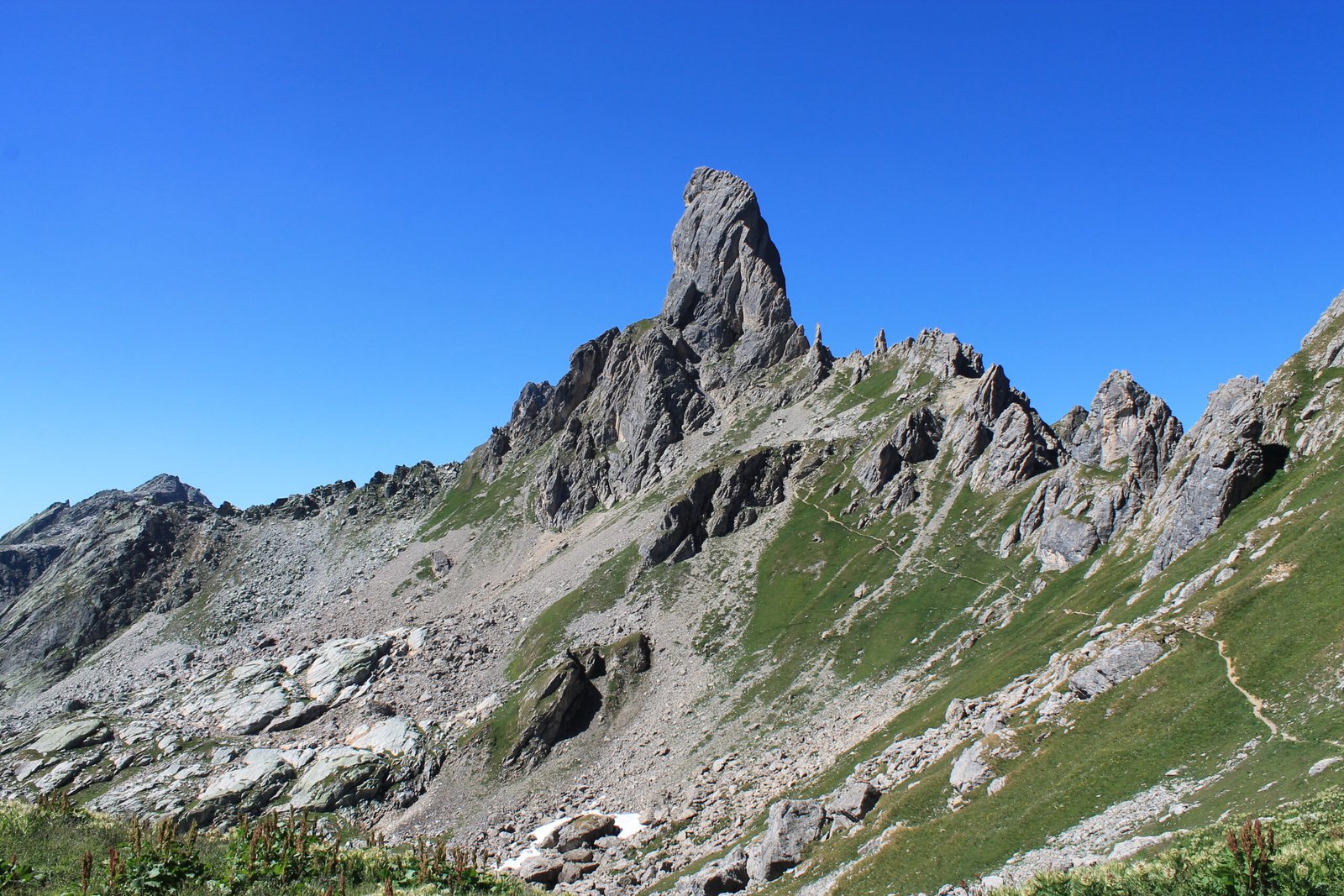 La Pierra Menta, aiguille de calcaire fendue au coeur du Beaufortain