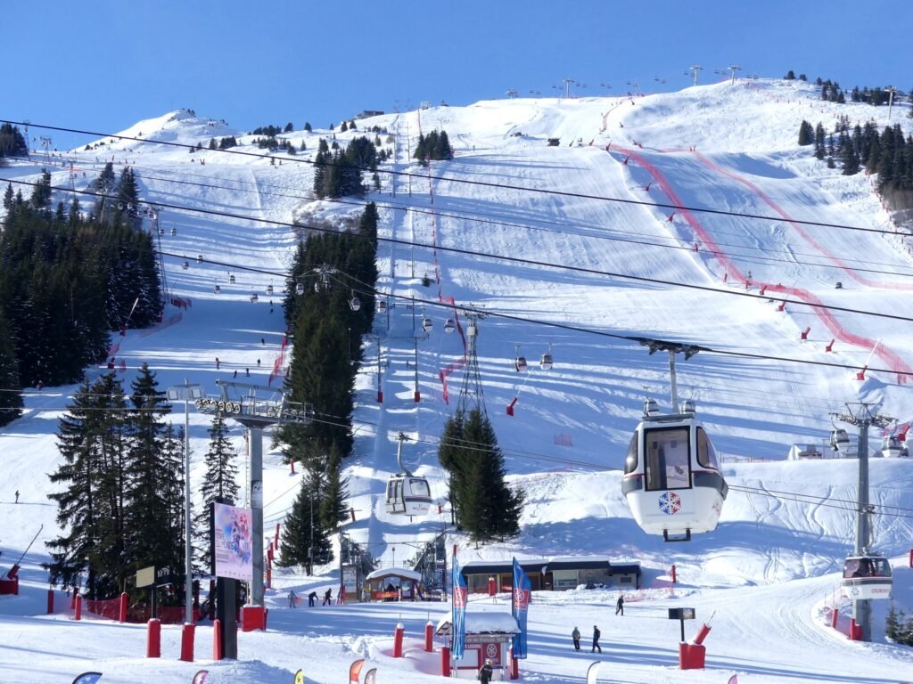 Les pistes de ski du secteur Loze vues depuis Courchevel 1850
