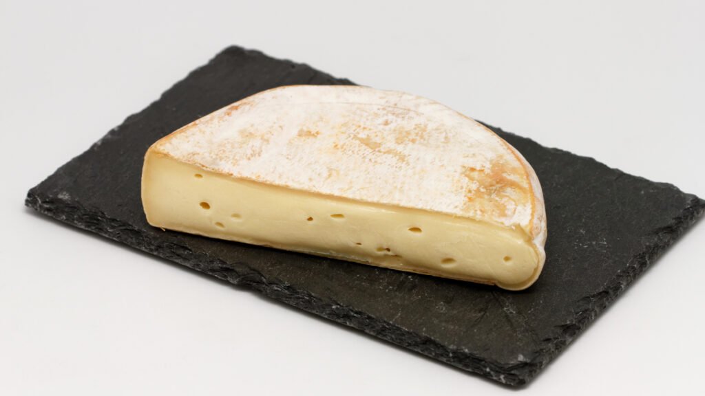 Reblochon de Savoie, fromage traditionnel de la chaîne des Aravis