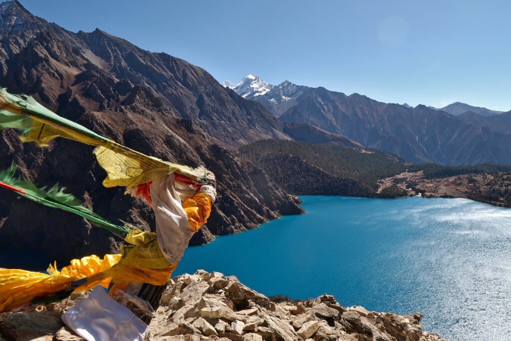 Le village de Ringmo au-dessus du lac de Phoksundo, dans le Dolpo