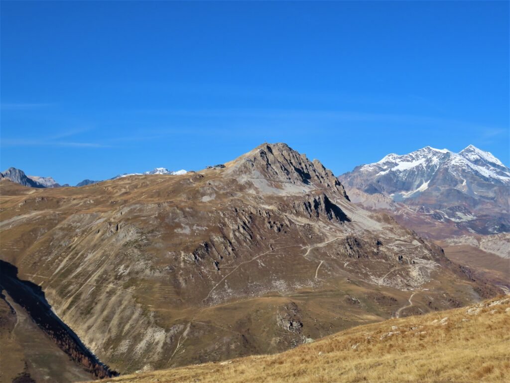 Le Rocher de Bellevarde vu depuis le lac de l'Ouillette