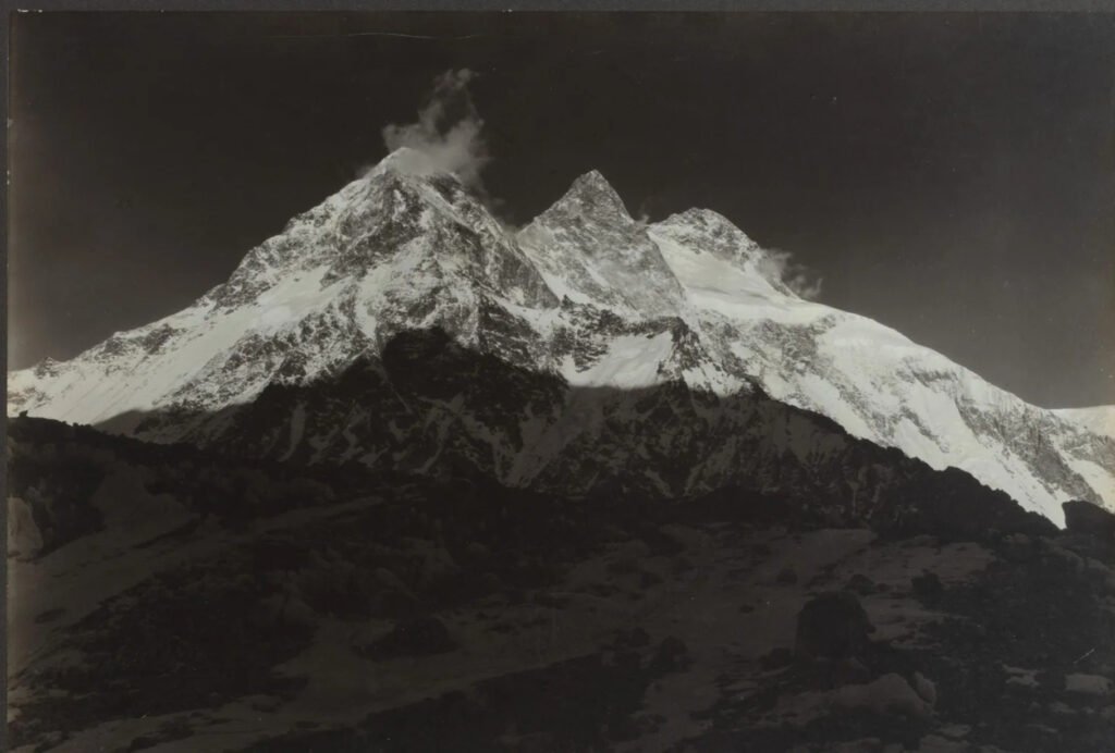 Coucher de soleil sur le Broad Peak, photographié en 1909 par Vittorio Sella