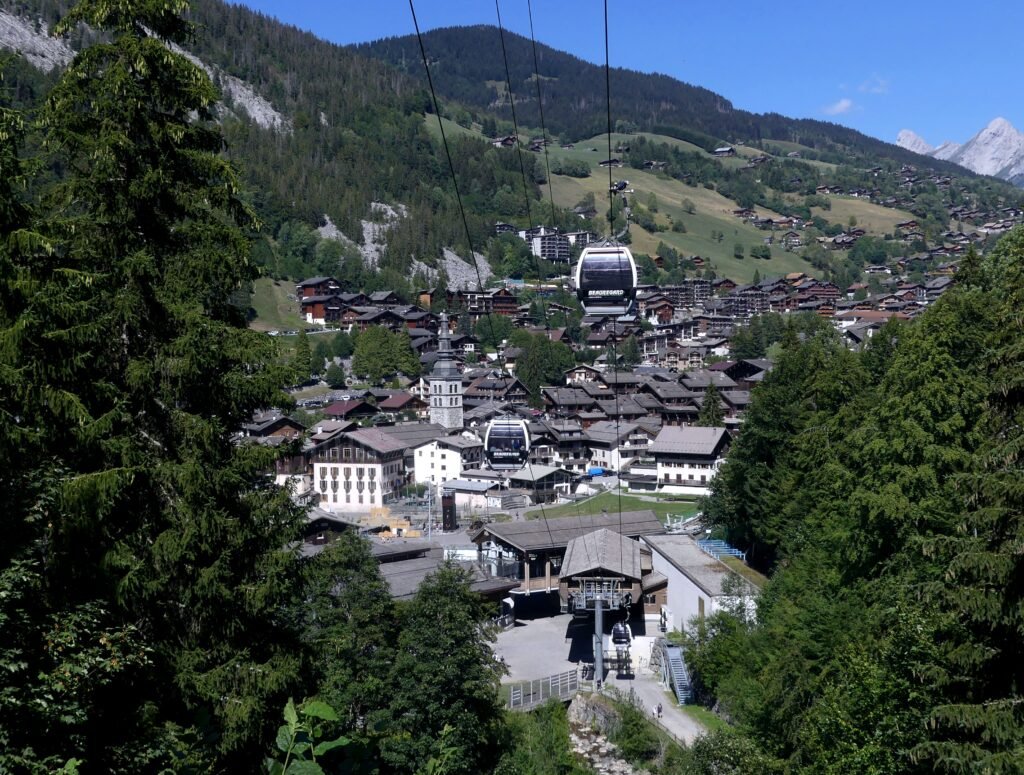 Télécabine de Beauregard à La Clusaz en été 2026