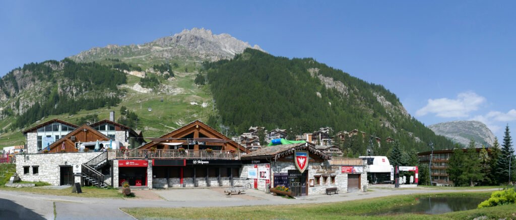 Val d'Isère et le Rocher de Bellevarde
