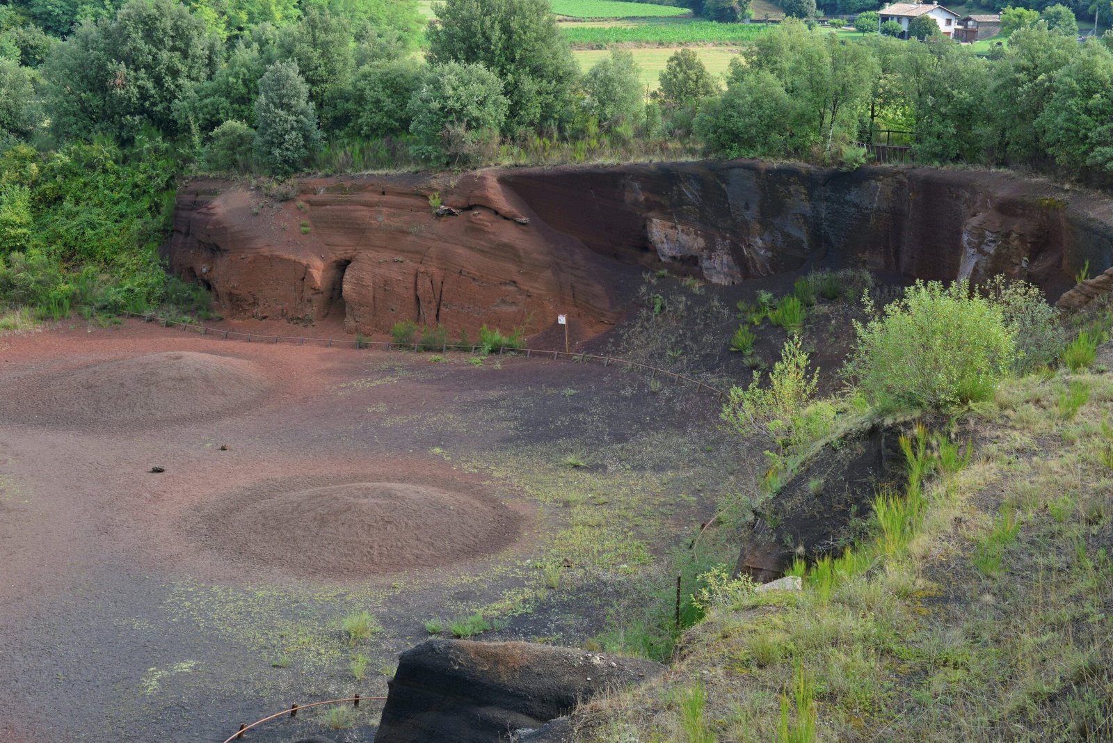 Volcan Croscat, cratère en fer à cheval, Garrotxa, Catalogne